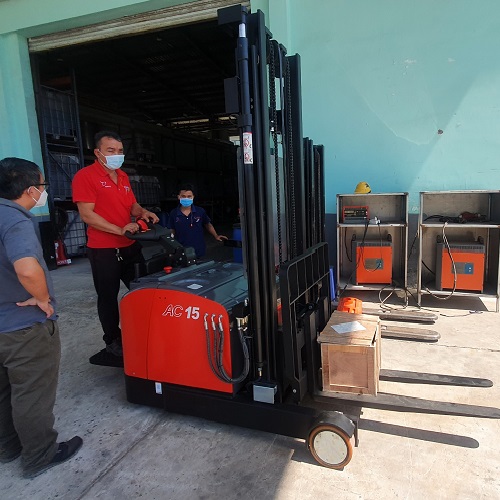 Hướng Dẫn Vận Hành Xe Nâng Điện Đứng Lái